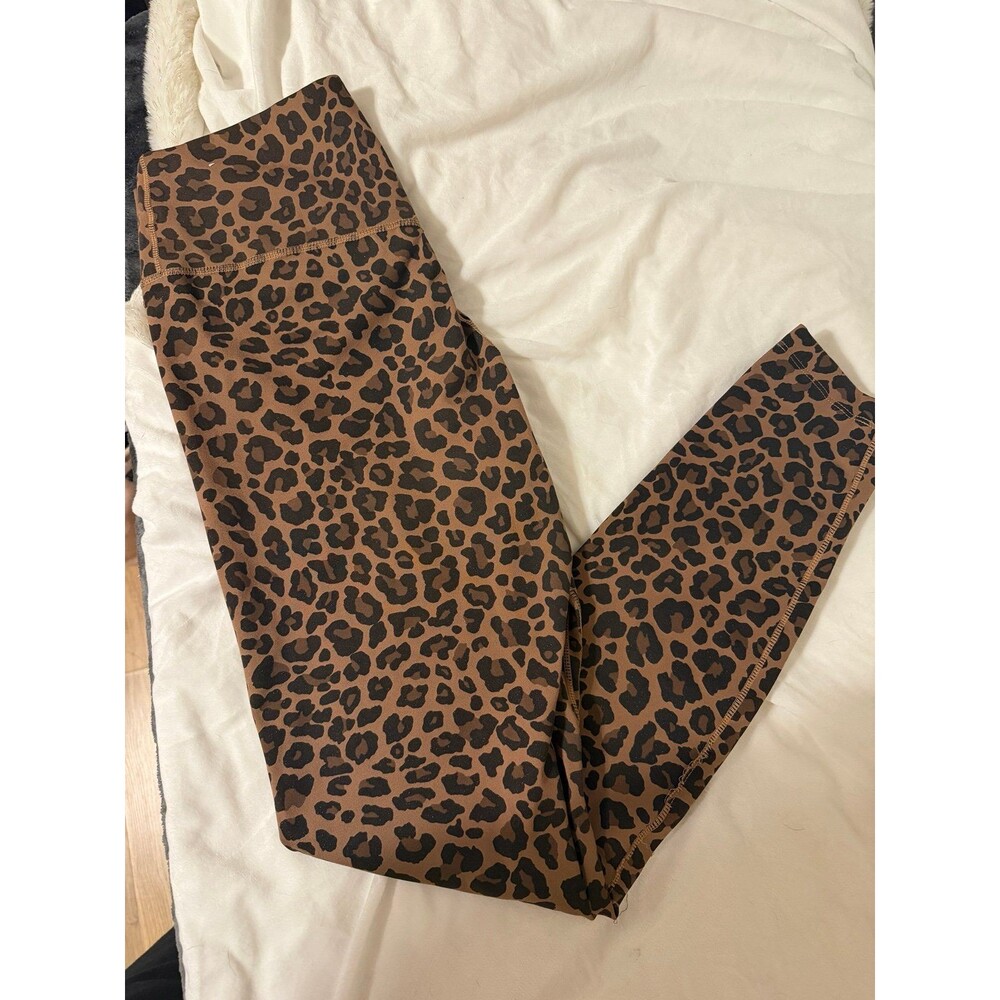 Women's Nike cheetah Print Athletic Leggings medium